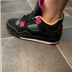 Youth Jordan flight retro 4 Size 7.5y, Women’s 8.5